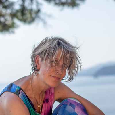 Frau  in der Lebensmitte am Meer